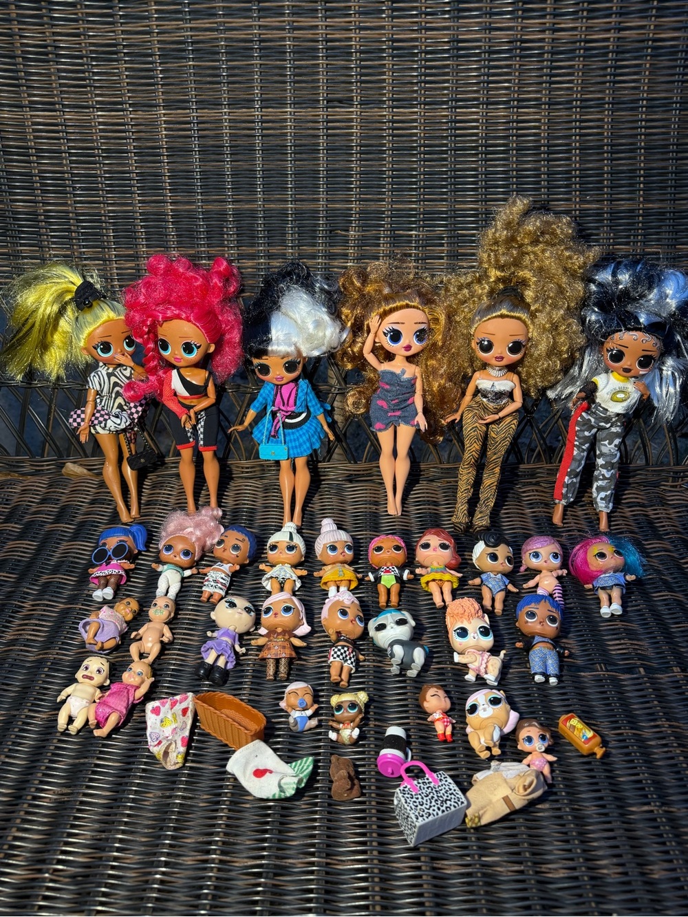 HUGE Lot LOL Surprise OMG 30 Dolls, Pets, Accessories